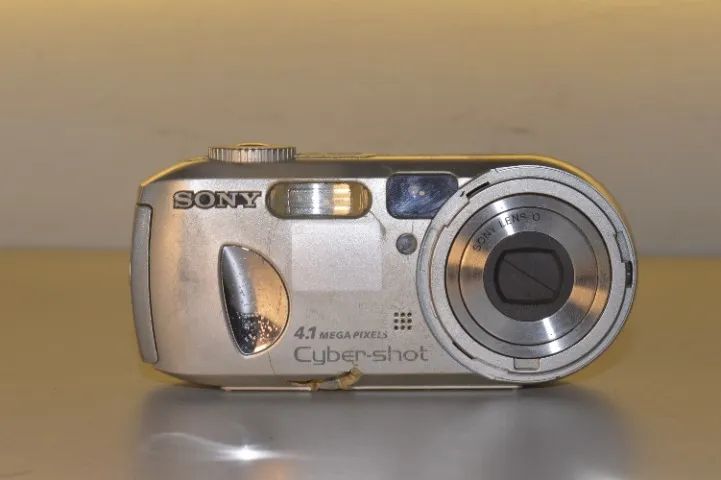 Câmera Sony Cybershot P73