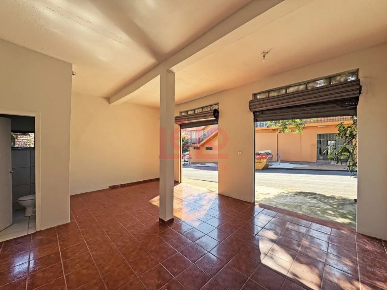 Sala comercial - Próximo a Av Tuiuti e Av Dona Sophia Rasgulaeff