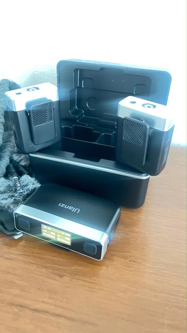 Microfone de Lapela Ulanzi Duo AM-18 com armazenamento interno 