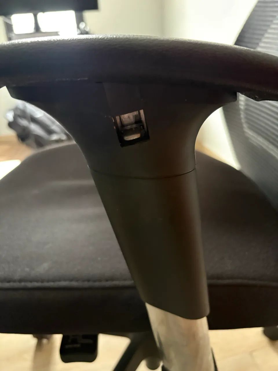 Cadeira giroflex  - Foto 4