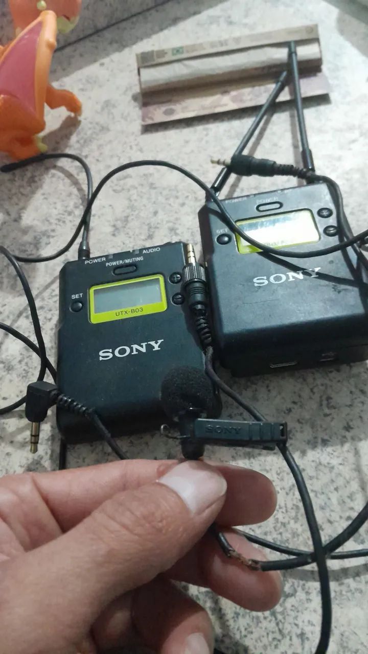 Microfone de lapela com receptor portátil 