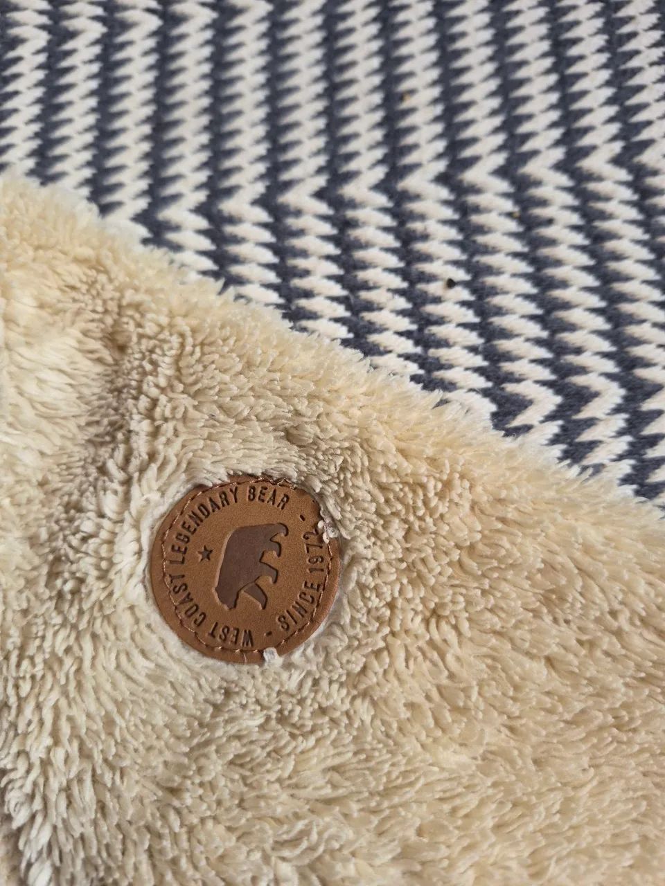 Casaco bebê com capuz em plush - Foto 2