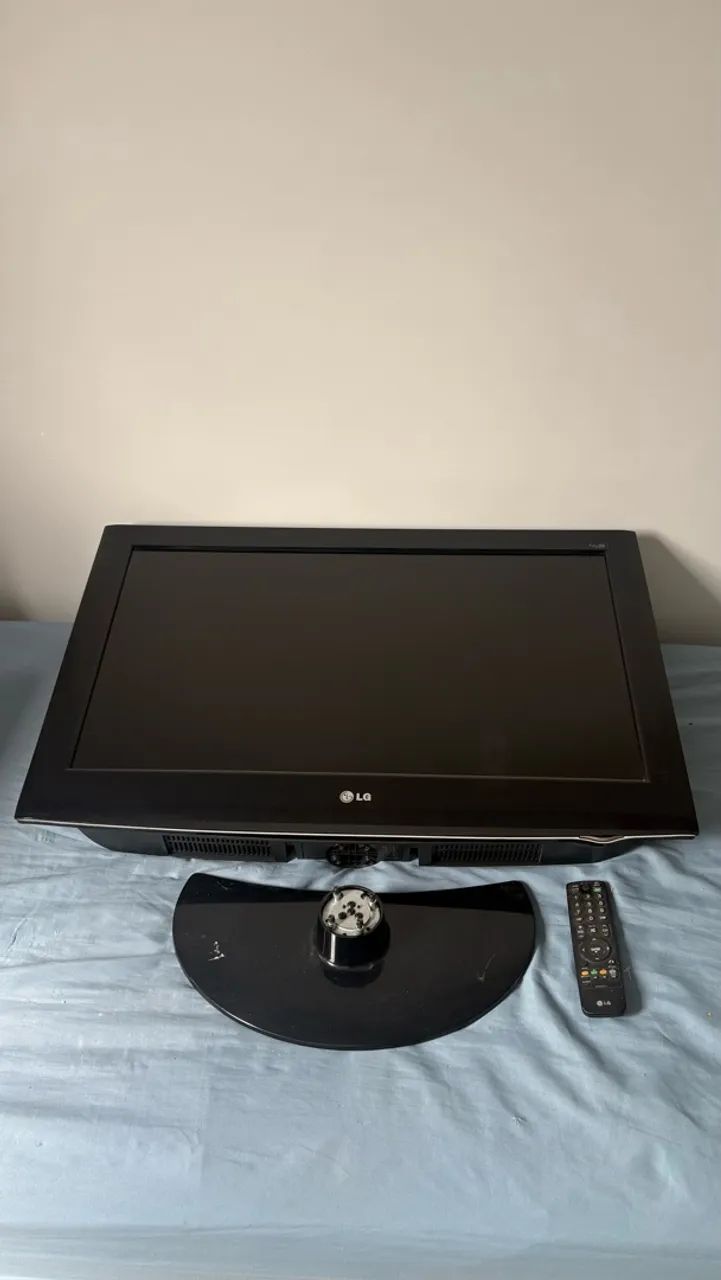 Tv 32 polegadas, LG (acompanha suporte de parede)