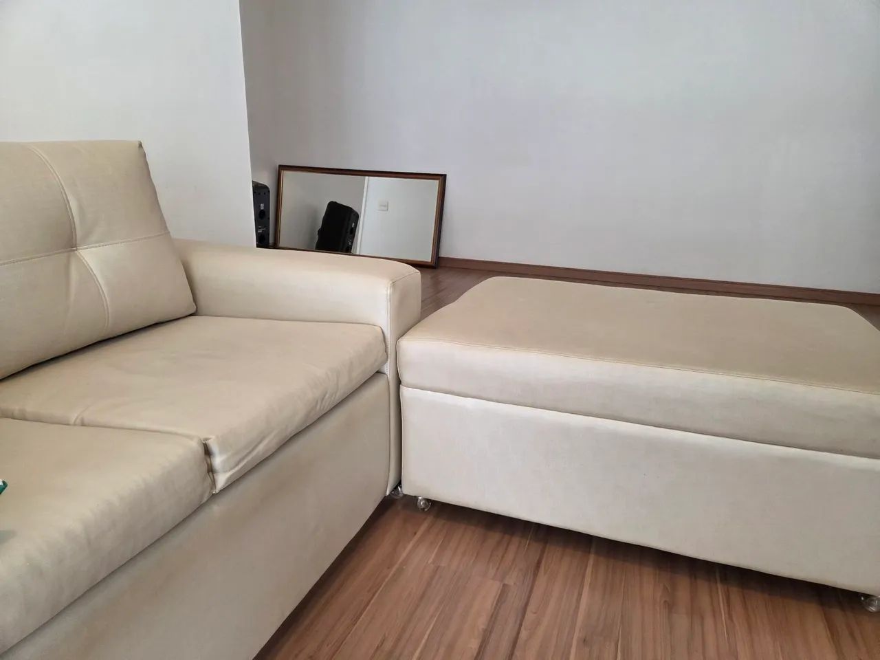JOGO DE SOFÁ COM RODINHAS + PUFF GRANDE + ALMOFADAS SOBRESSALENTES COM CAPA - Foto 4