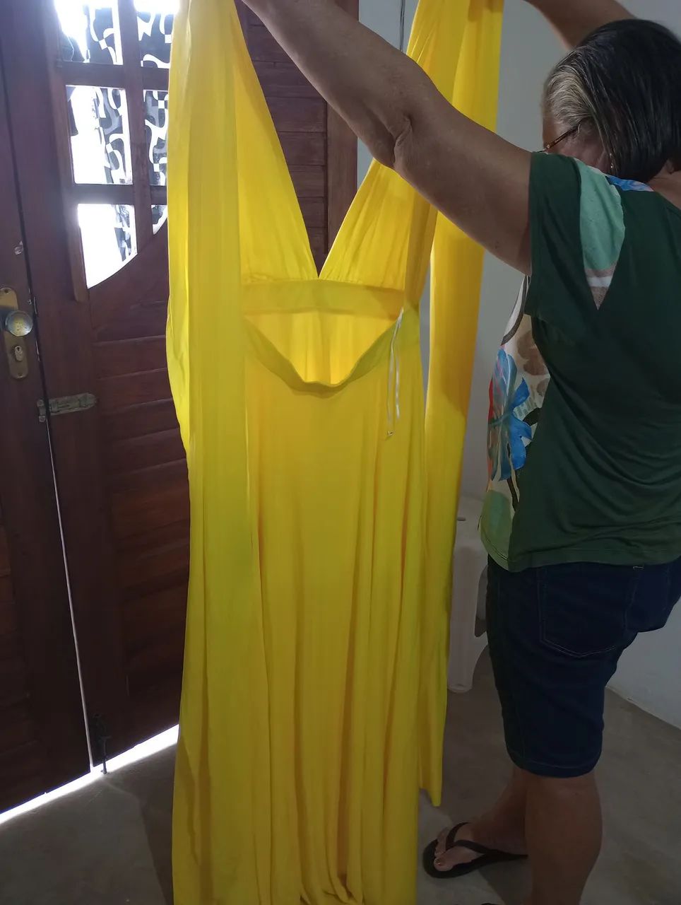 Vestido elegante nunca usado  - Foto 2