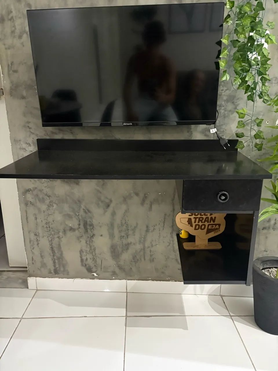 VENDO ESCRIVANINHA AÉREA PRETA - Foto 2