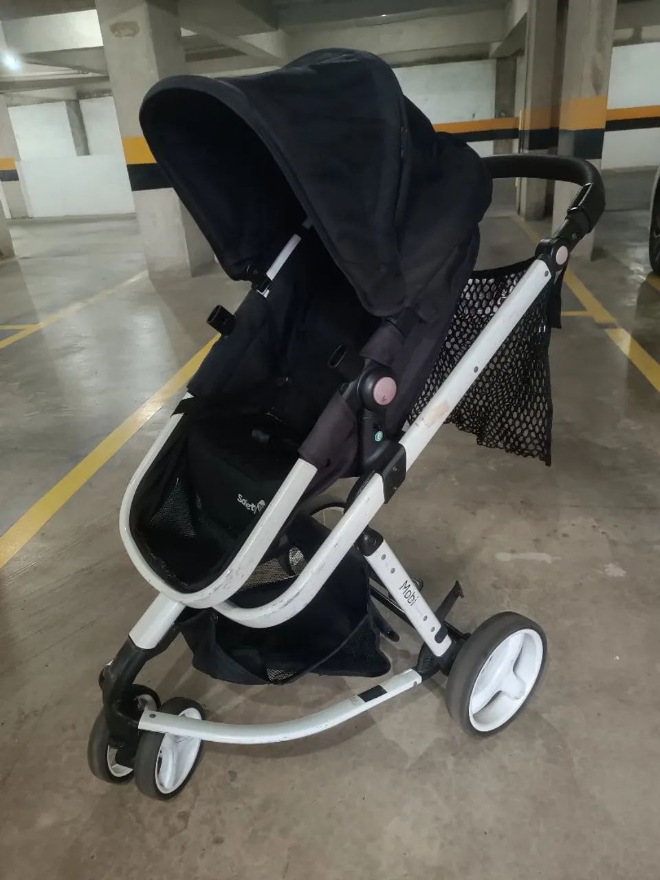Carrinho Safety 1st Mobi com moisés, bebê conforto e suporte para carro