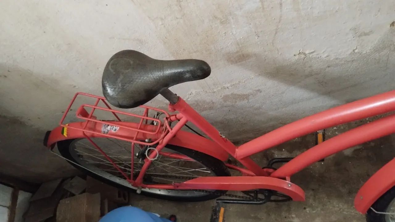 Bicicleta vermelha com cesta - Foto 2