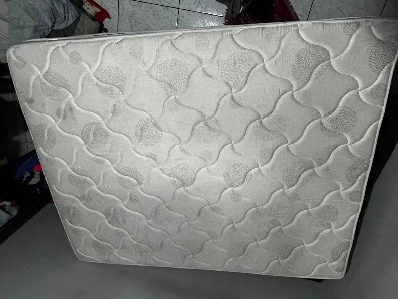 Vendo cama Queen novíssima. 