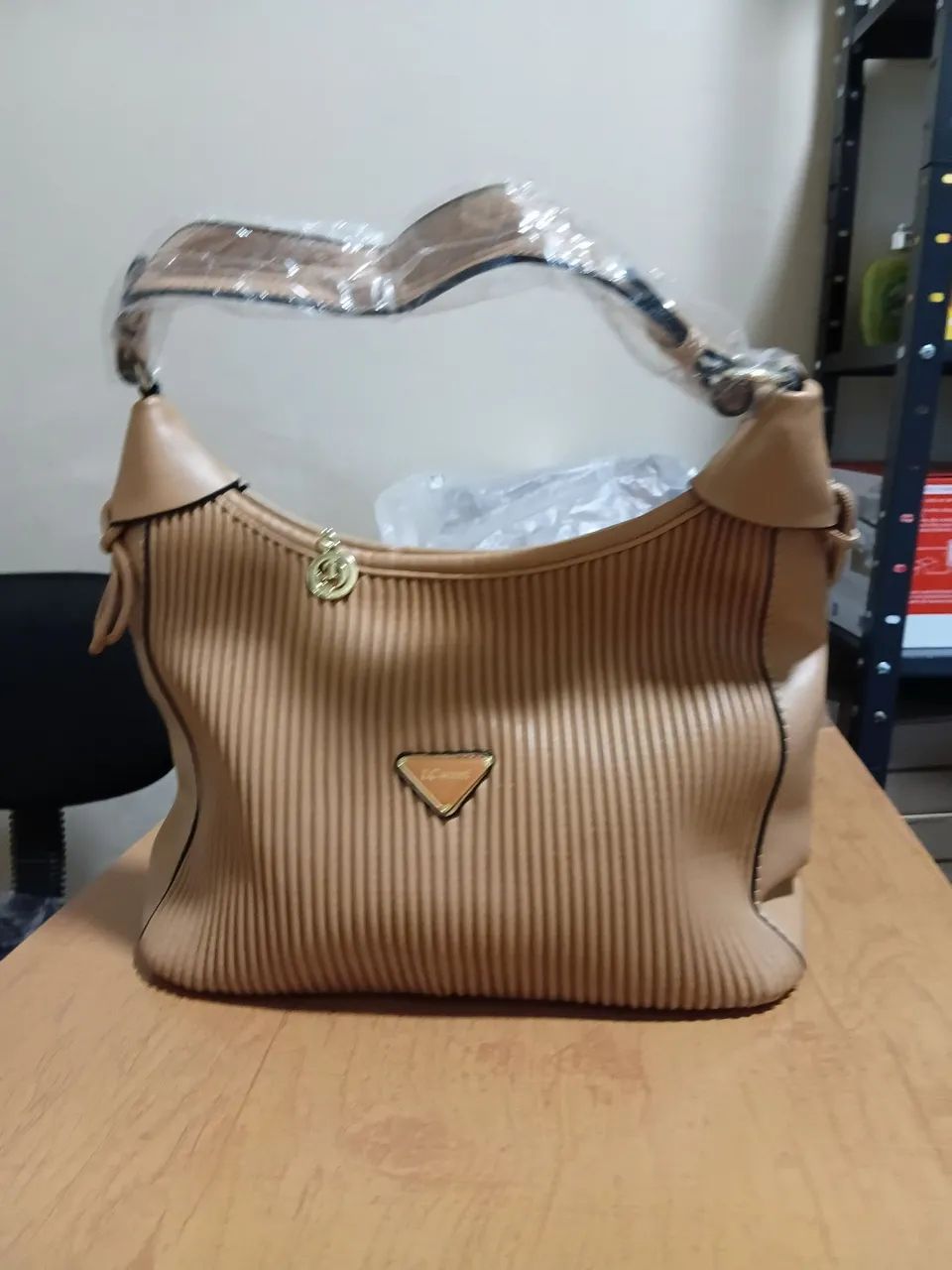 Bolsa marron  estilo meia lua - Foto 3