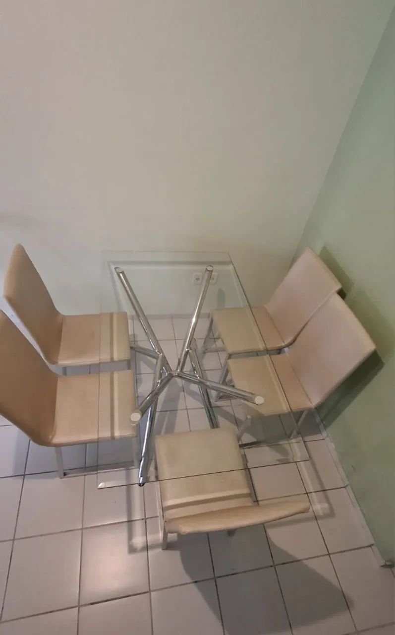 Vendo Mesa retangular 1,60 X 90 acompanha 6 cadeiras. - Foto 5