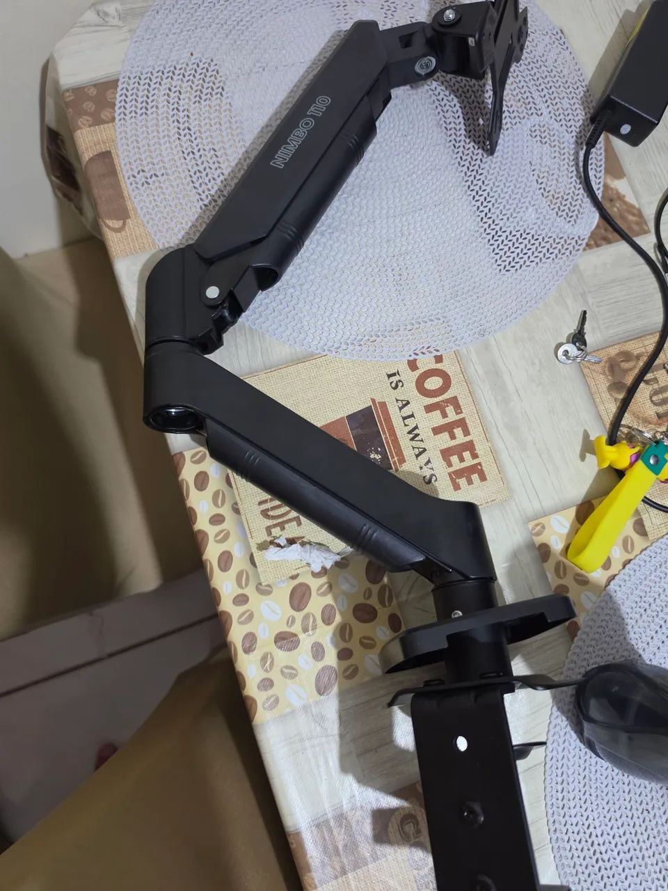 Braço articulado pra monitor