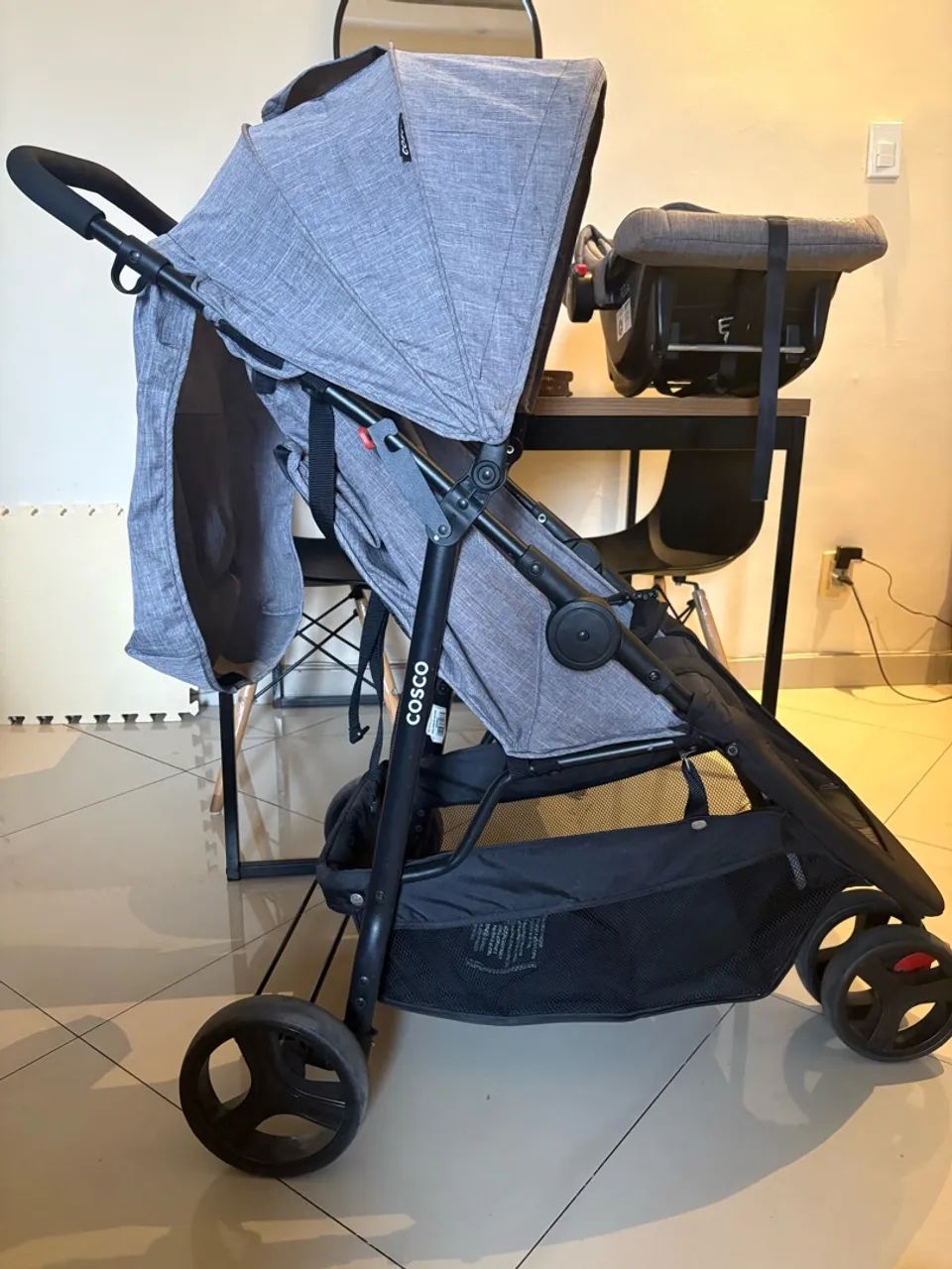 Carrinho de bebê cosco 