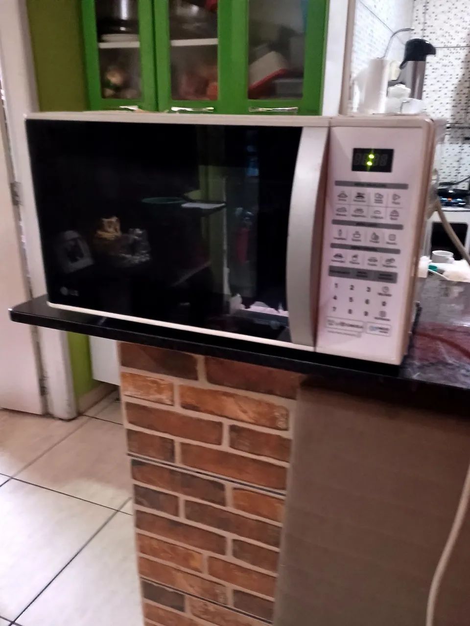 Vendo um microondas da LG 30 lts por 250,00
