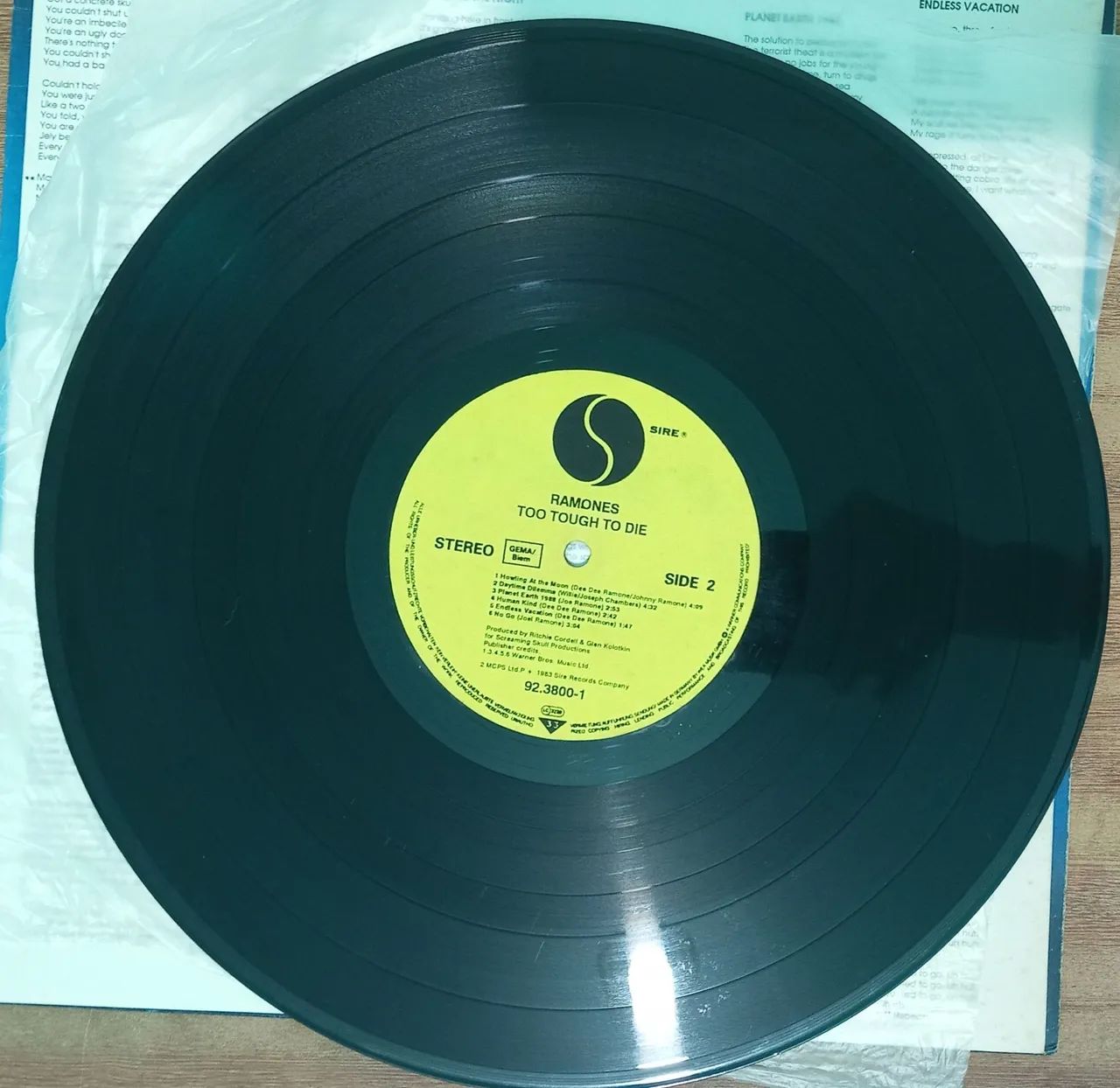 LP Vinil Ramones - Too tough to Die - Foto 5