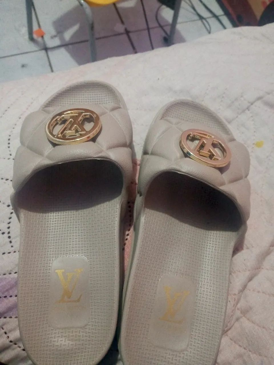 Sandália slide Louis Vuitton 