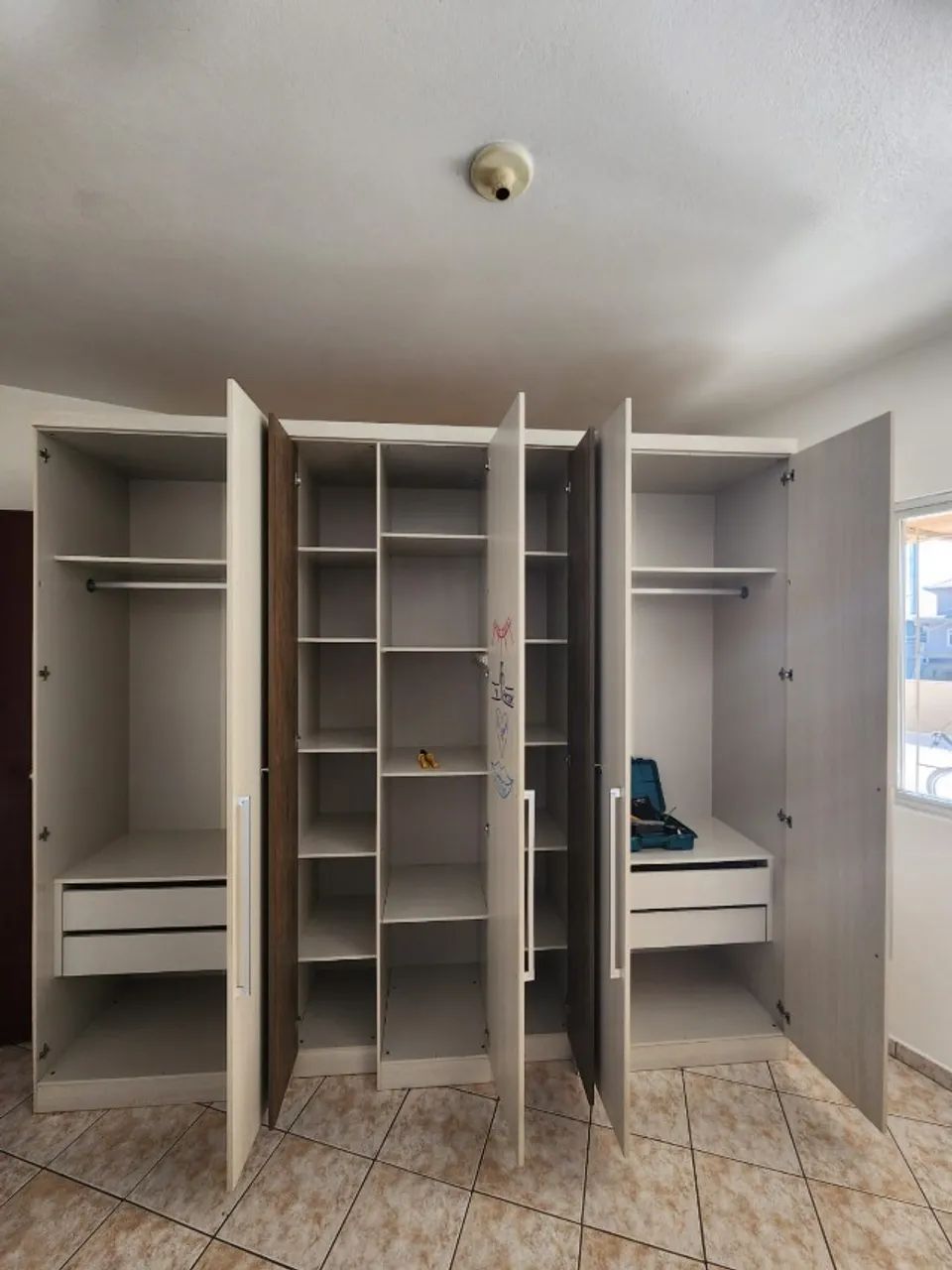 Guarda roupa 7 portas 4 Gavetas - Foto 2