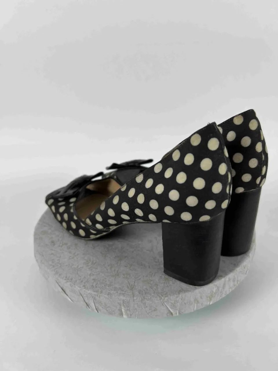 peep toe poá preto e branco - Foto 2