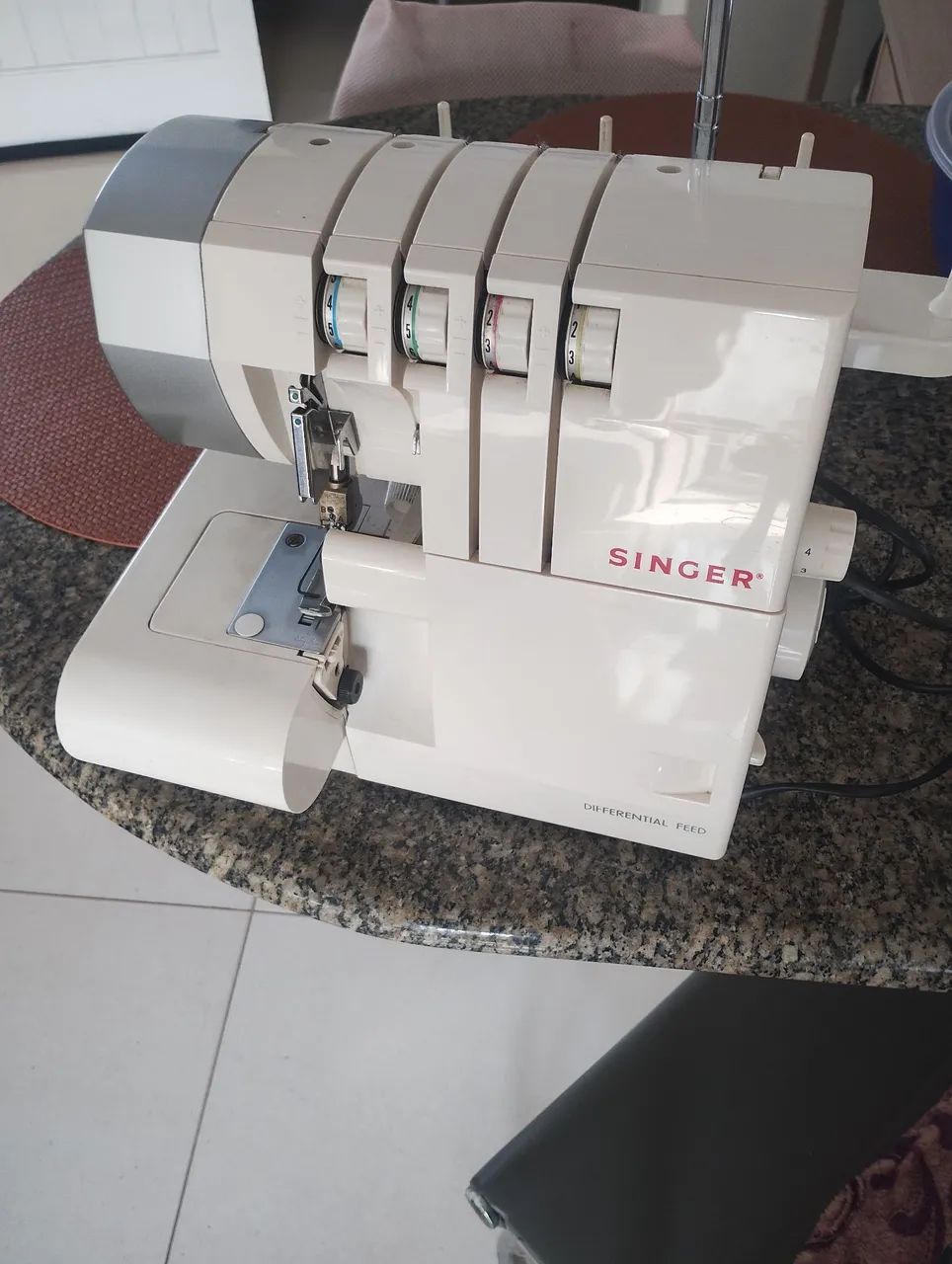 Máquina de Costura Overlock eletrônica  - Foto 3