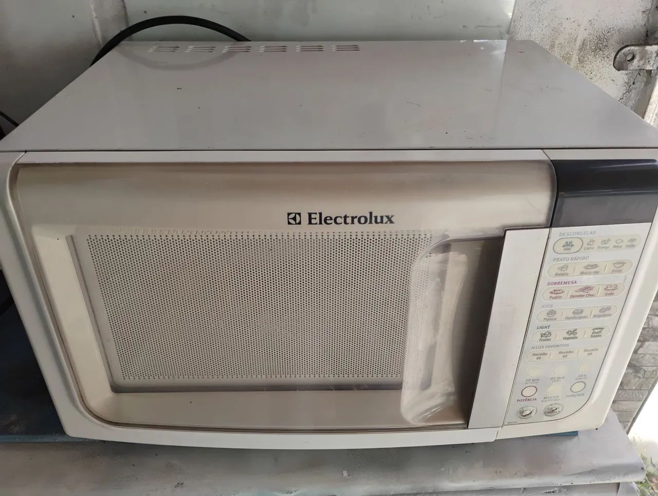 Microondas Electrolux MEF 33 funcionando perfeitamente 