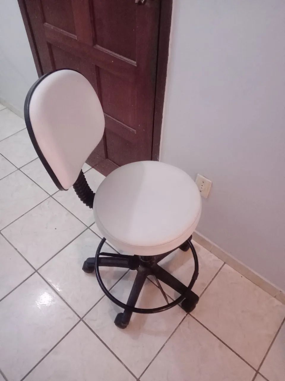 Vendo cadeira mocho.