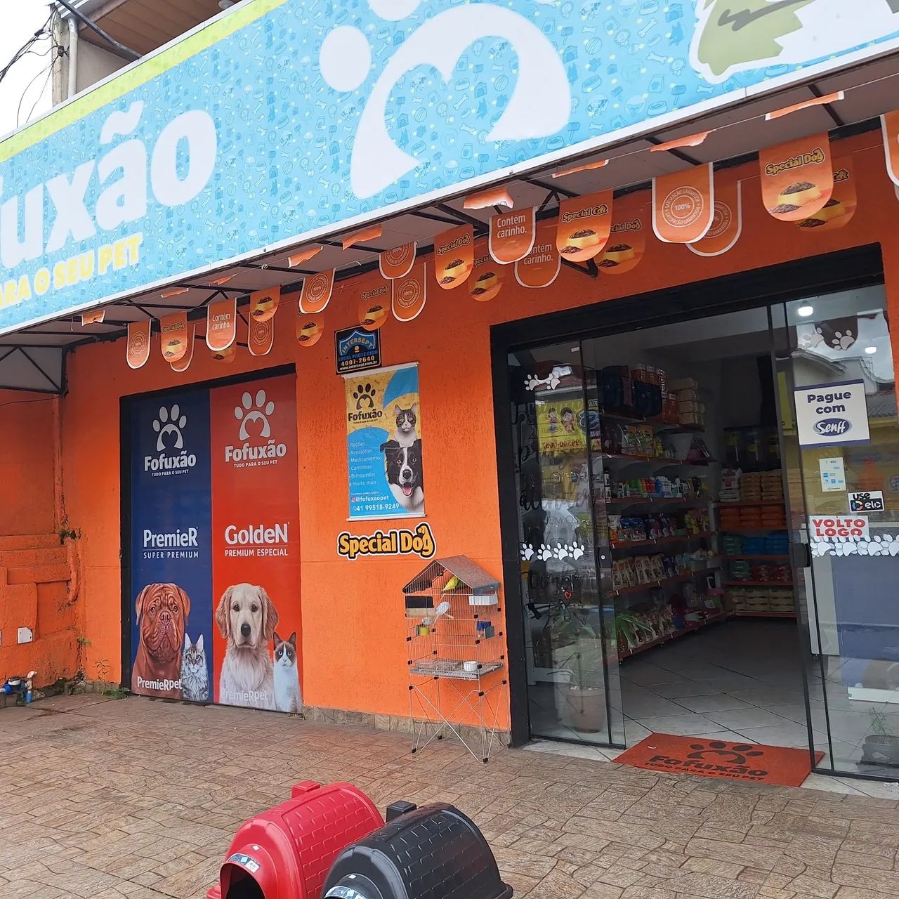 Casa de racao e acessórios em funcionamento 