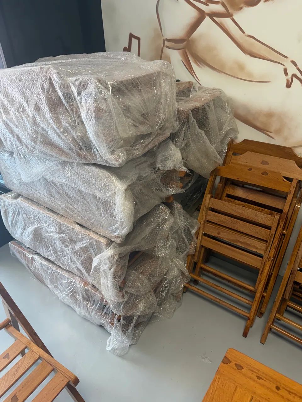 Vende se mesa e cadeira de madeira  - Foto 2