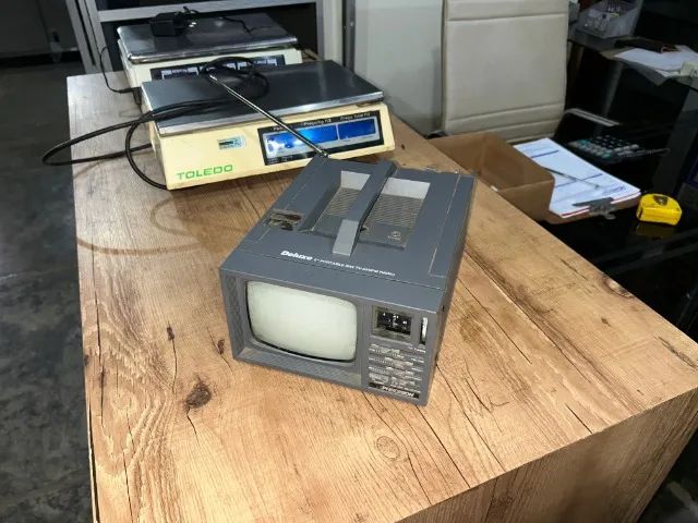 mini - televisor - marca deluxe - ,sem funcionar