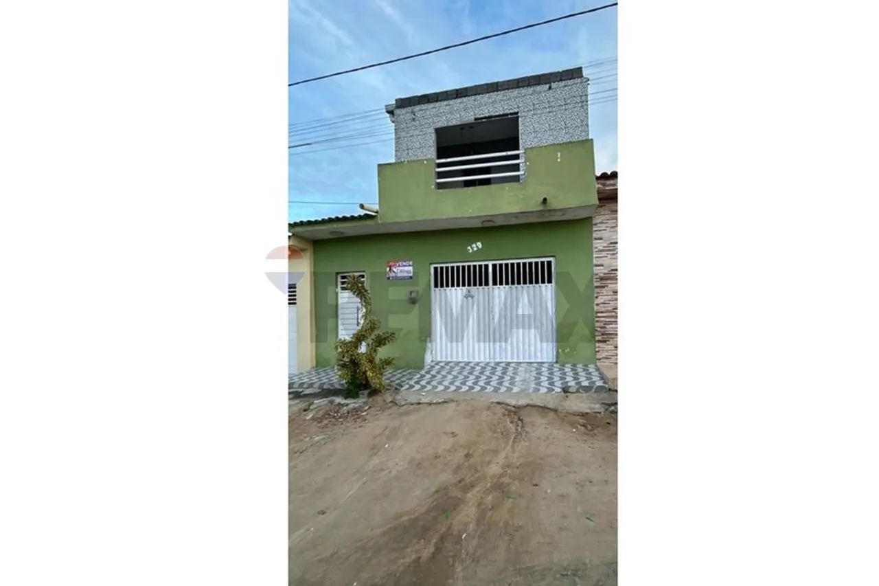 CASA COM 1° ANDAR EM BAIRRO TRANQUILO | CONFORTO E ESPAÇO