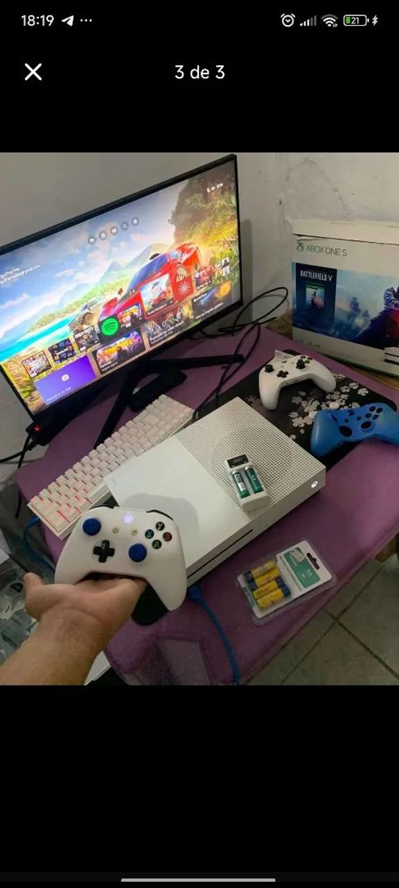 XBOX one S 1 tera, em perfeito estado e com 2 controle e carregador 