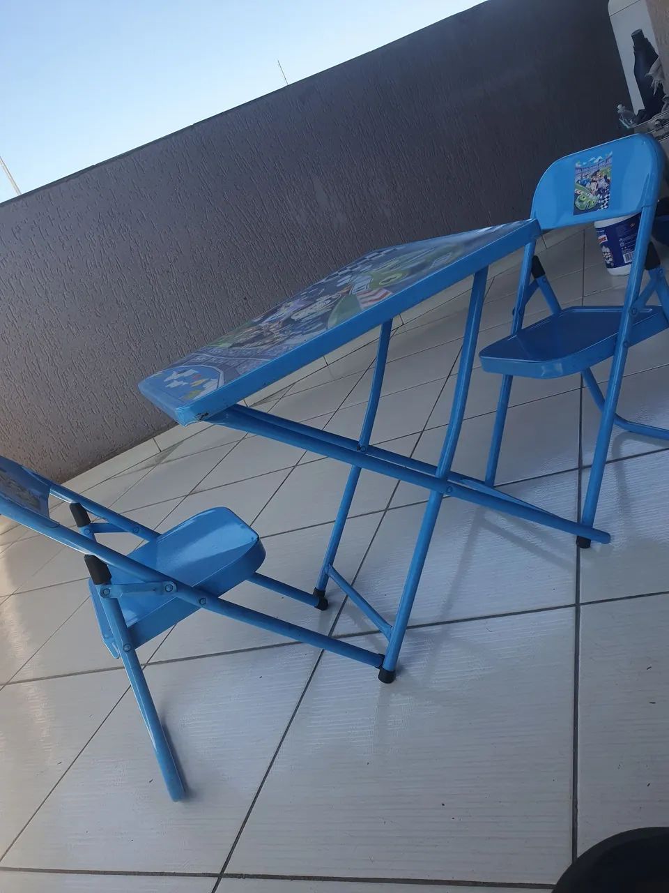 Mesa infantil com 2 cadeiras azul - Foto 2