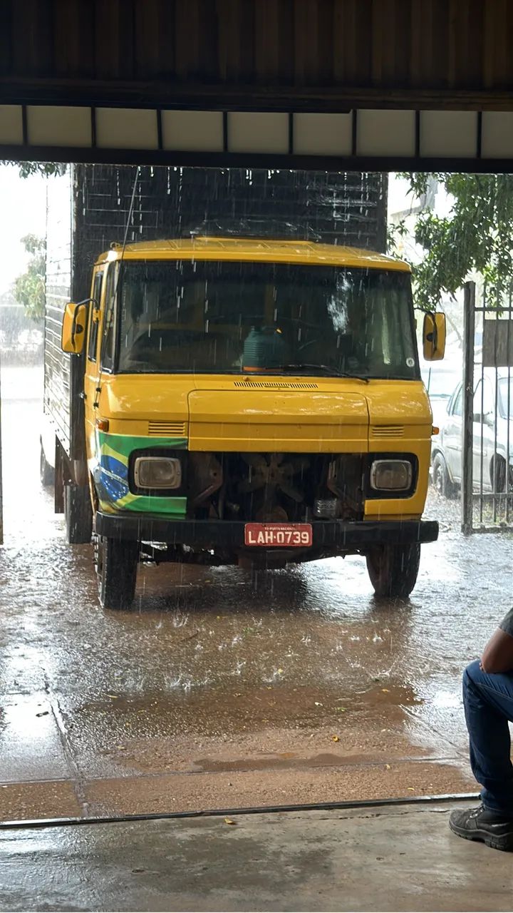 Vendo caminhão BAÚ 608D - ACEITO TROCA EM CARRO MENOR VALOR  - Foto 5