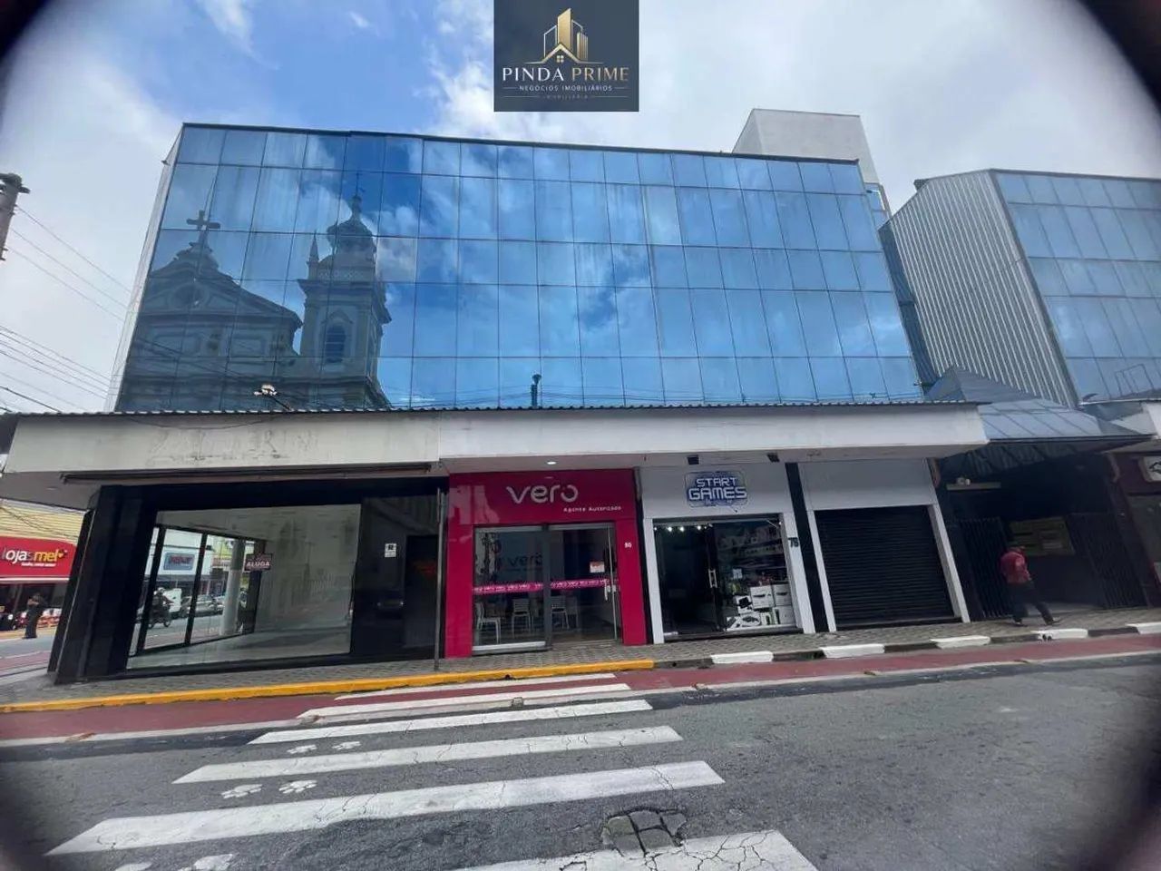 Excelente Sala Comercial com Elevador e Portaria no Centro - Foto 2
