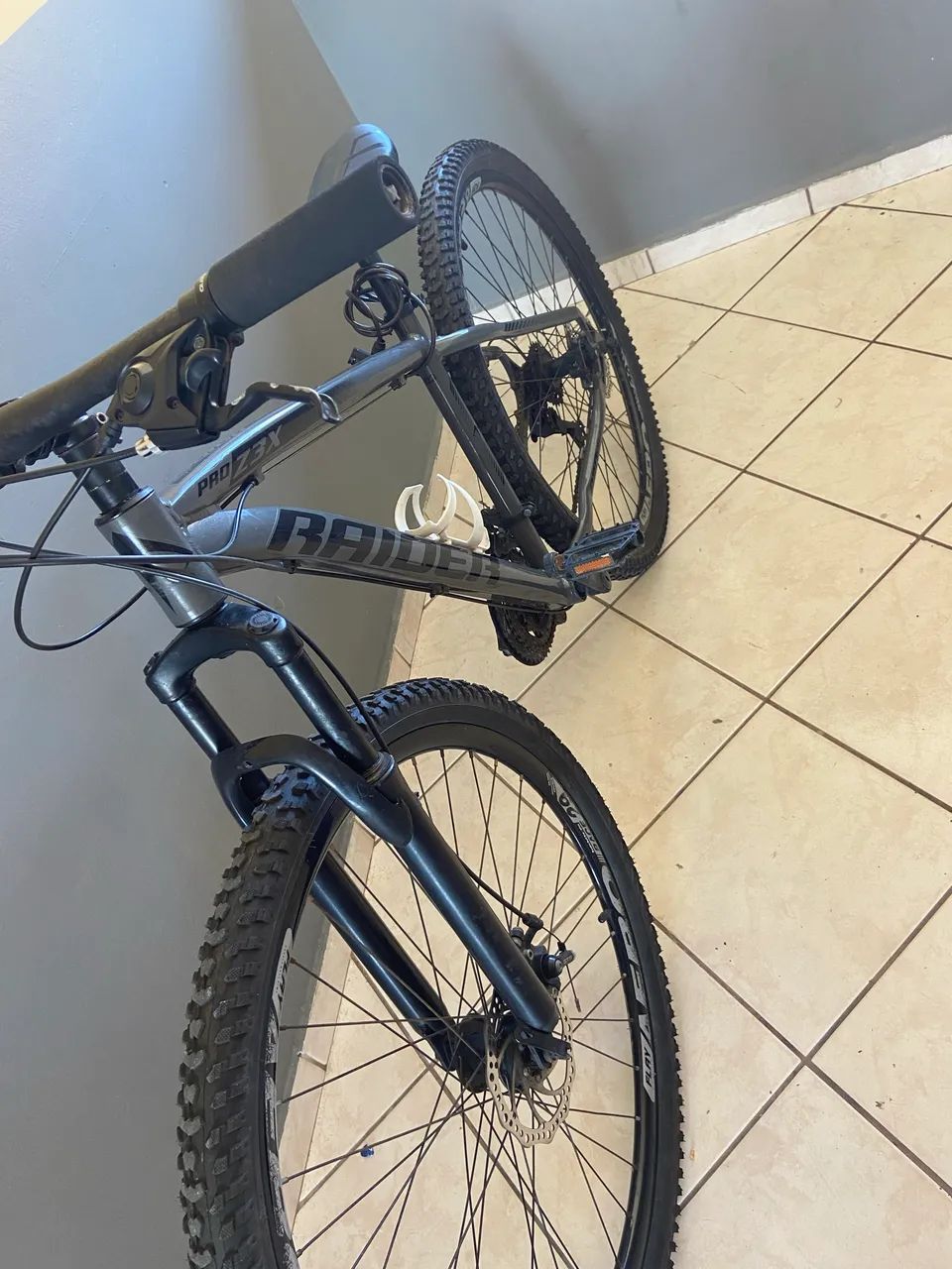 Vendo bicicleta aro 29 bem conservada 