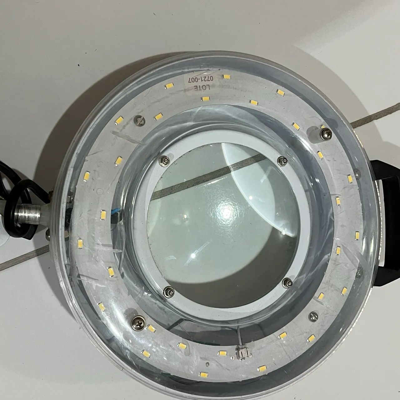 Luminária LED com lupa Estek 