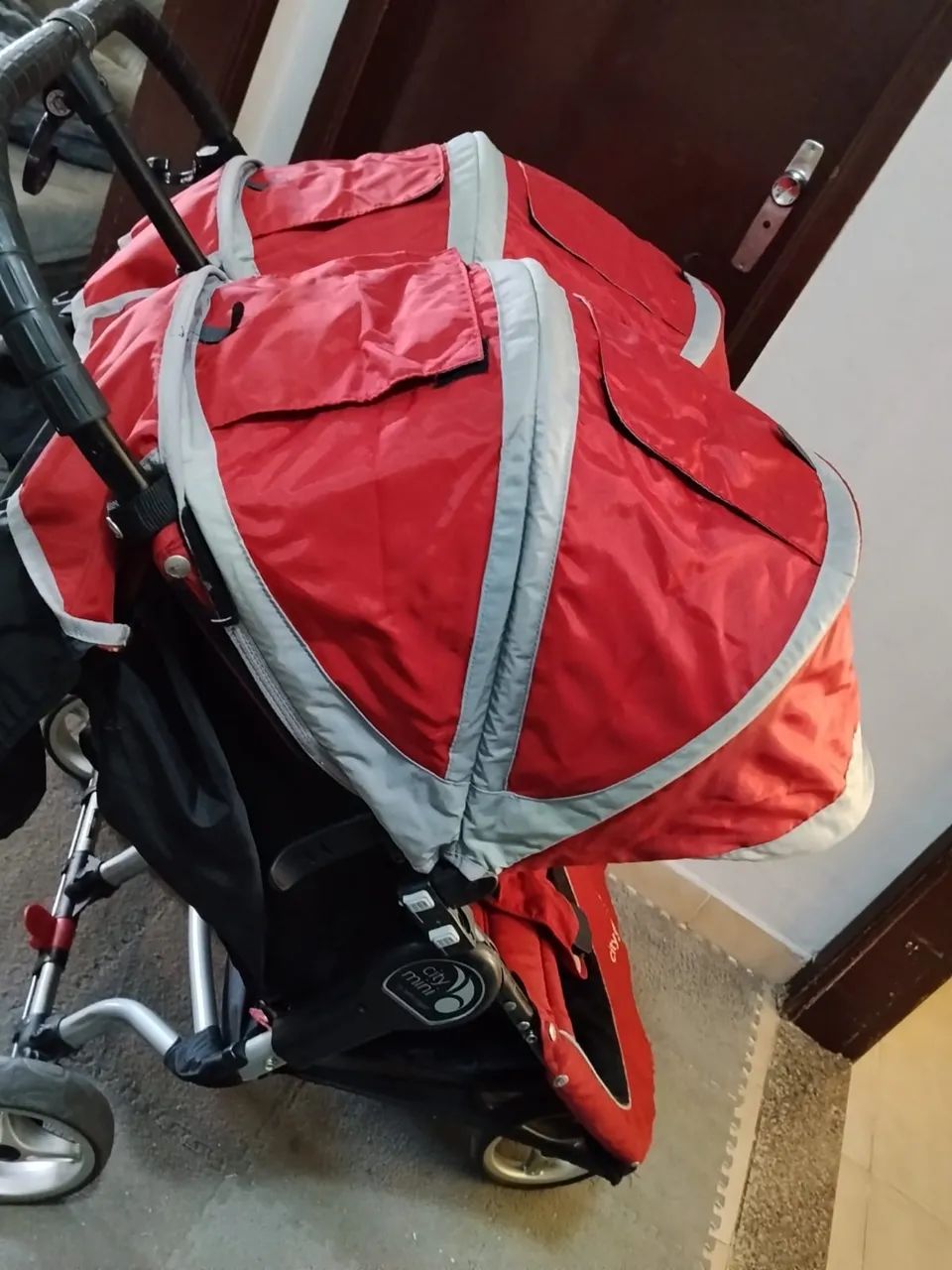 Carrinho de bebê duplo baby jogger - Foto 2
