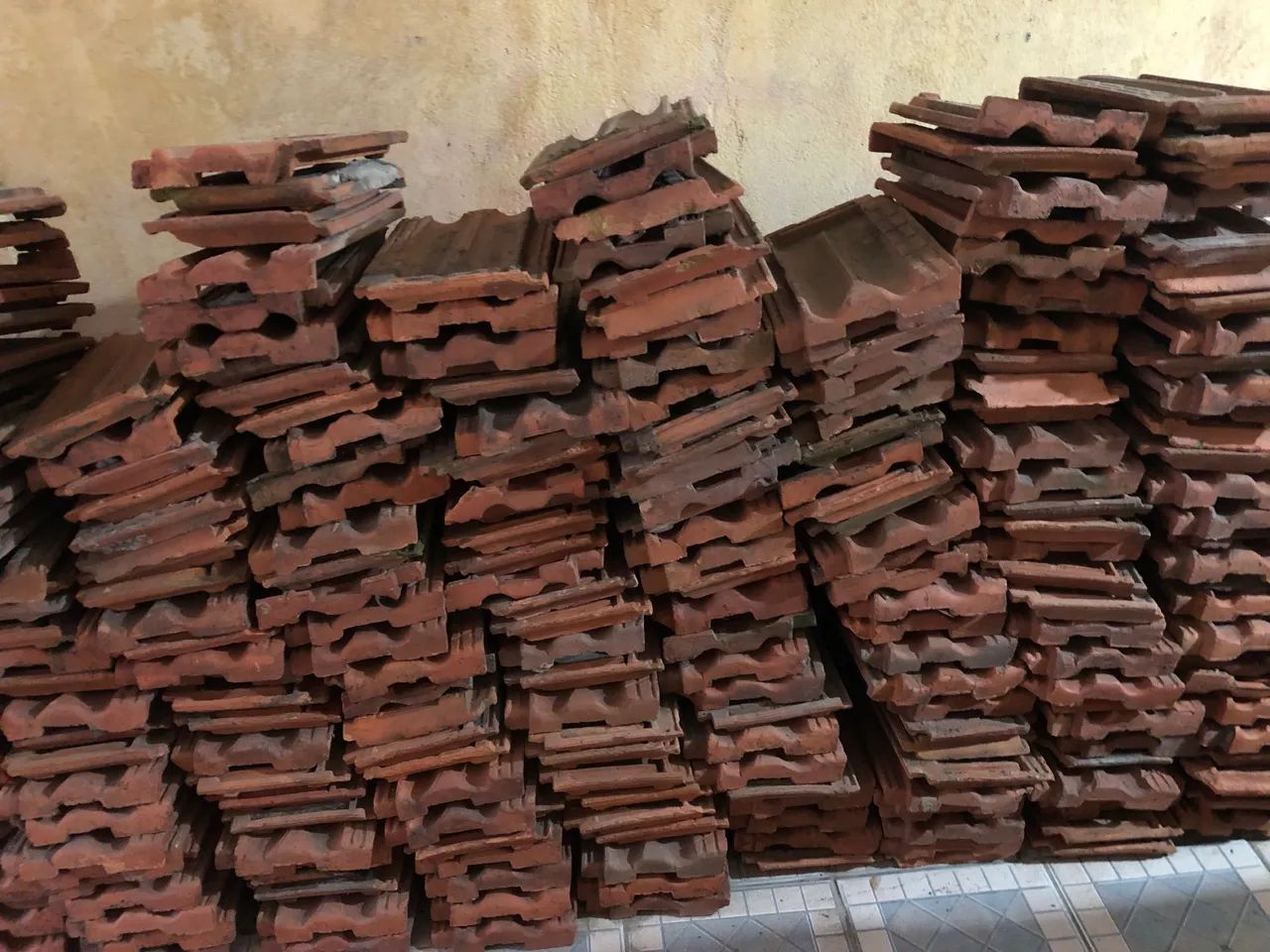 FRENCH ROOF TILES FOR DONATION