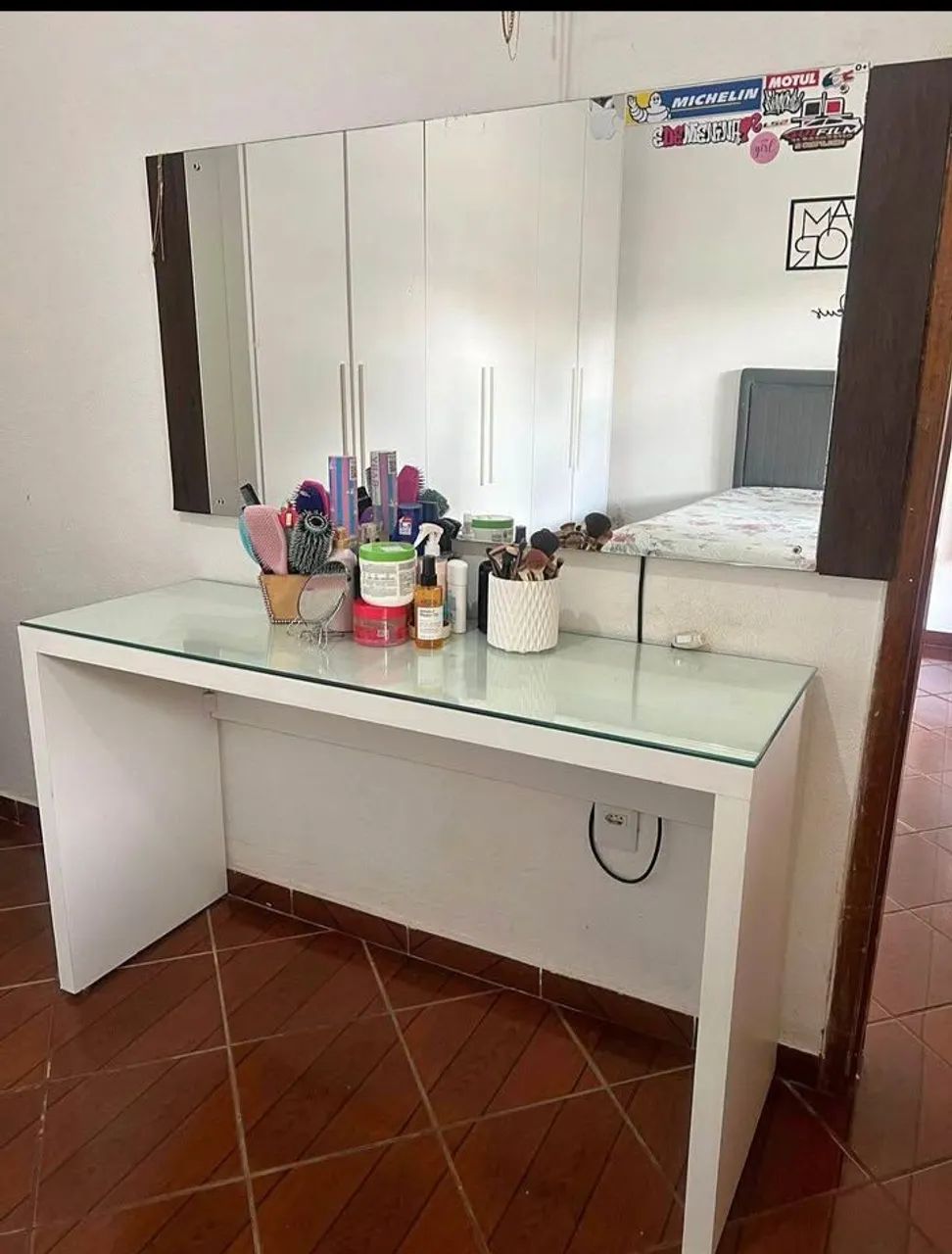 Mesa com tampo de vidro 
