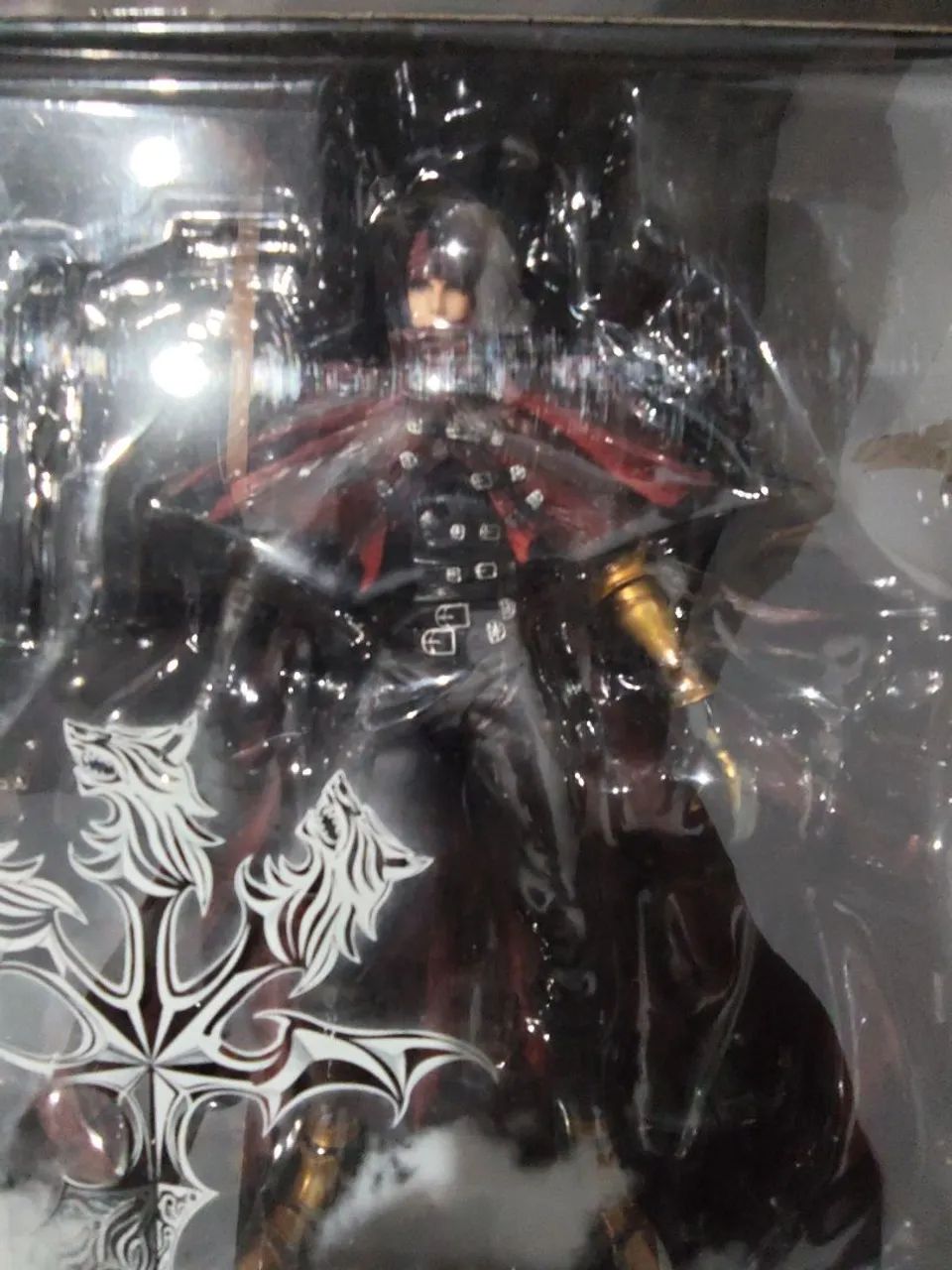 Vincent Valentine (Play arts Kai) - Foto 2