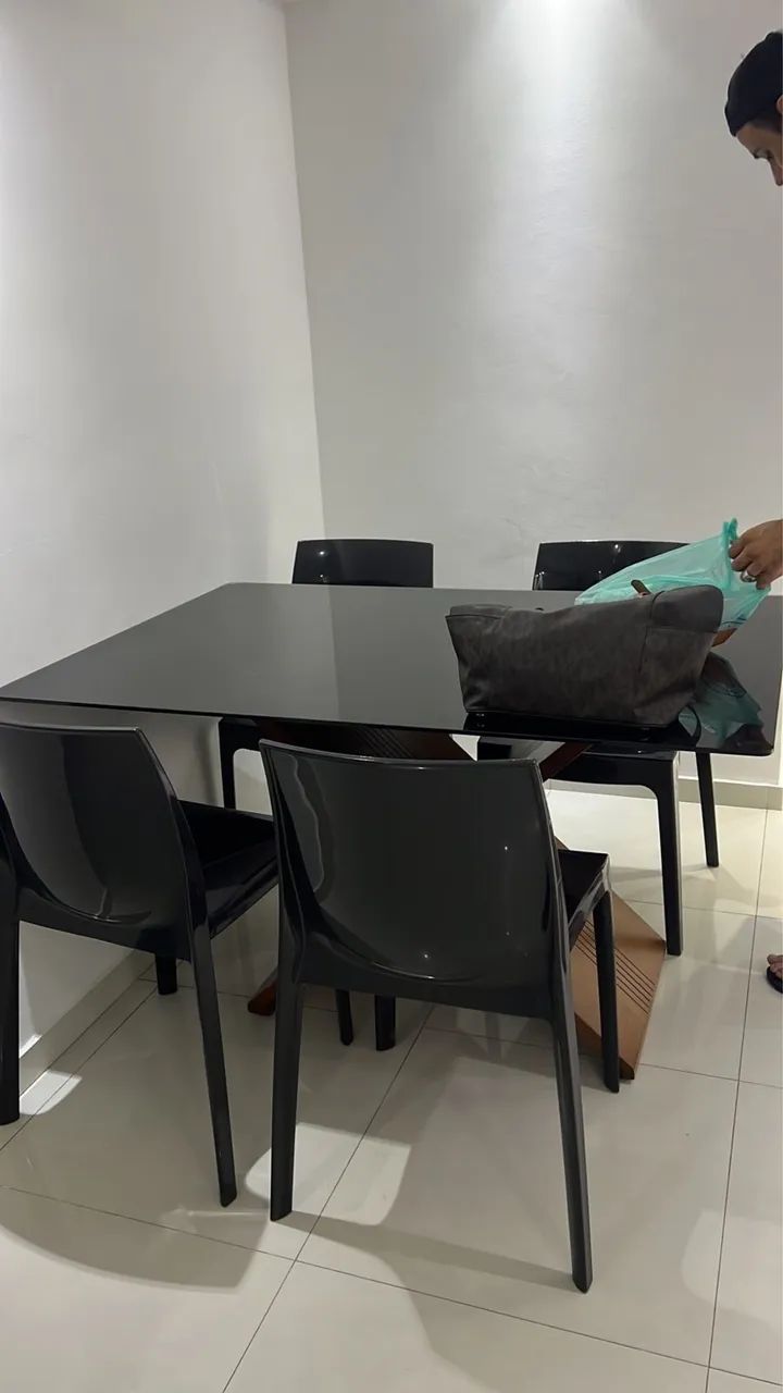 MESA DE VIDRO 4 LUGARES 