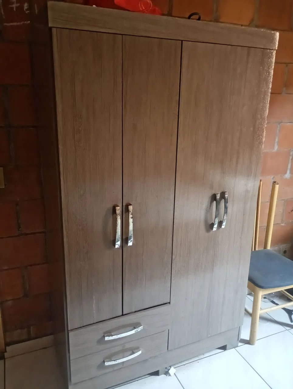 Vendo um guarda roupa usado em ótimo estado 