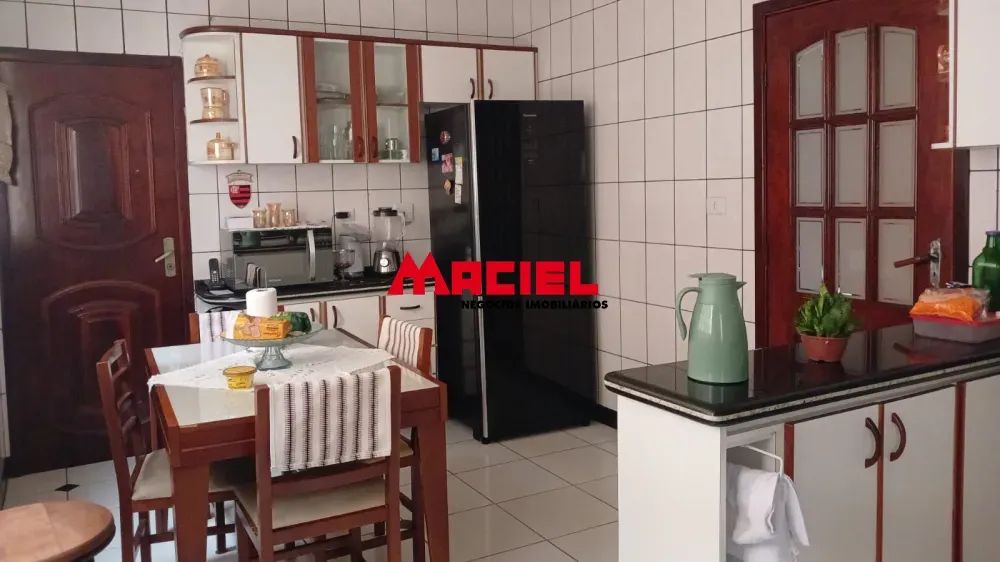 excelente apto em ótima localização e próximo a bancos ,escola e comércio em geral