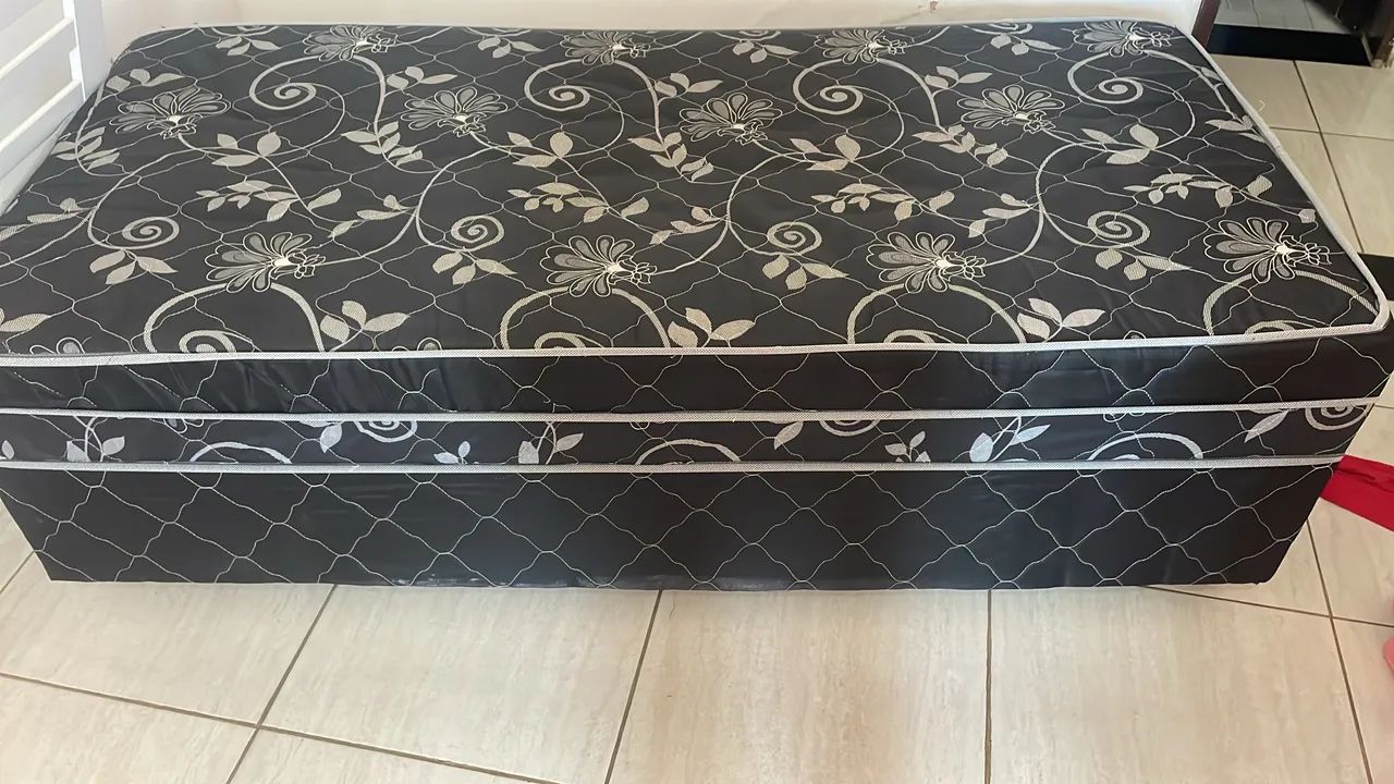 Cama de SOLTEIRO, nova pouco usada. 