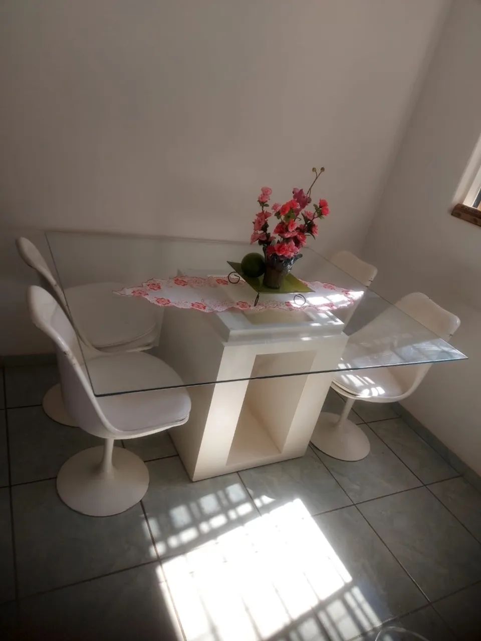 OPORTUNIDADE! VENDO MESA DE JANTAR + 7 CADEIRAS 