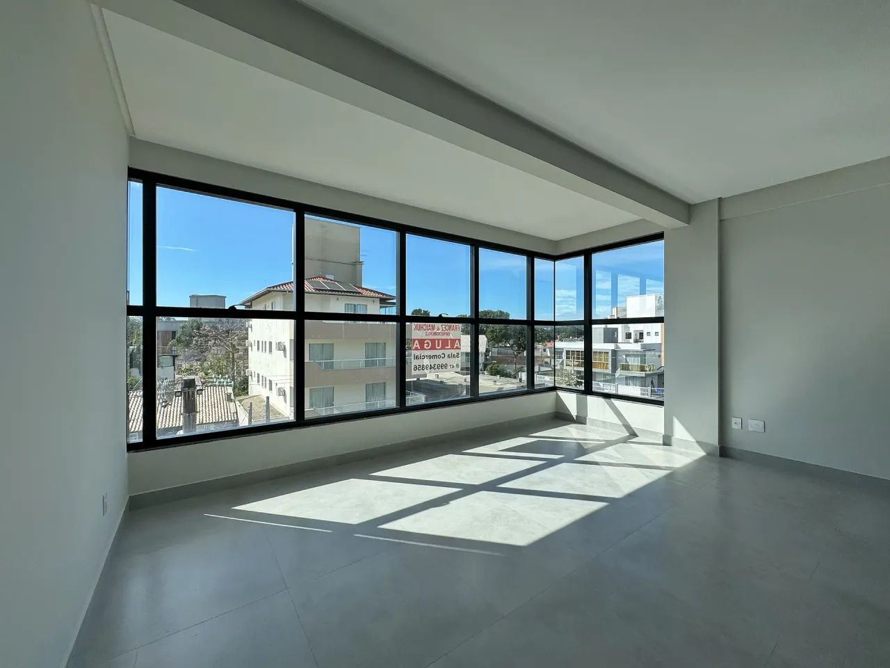 Sala comercial nova com 72m² e 2bwc em Morrinhos, ocupação imediata - Foto 2