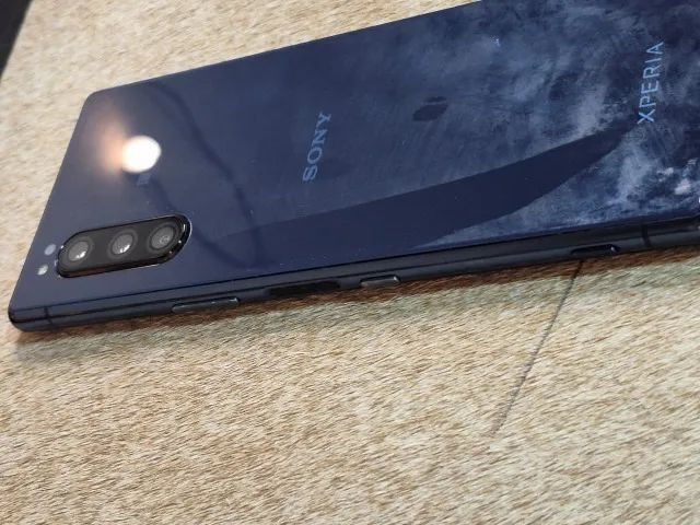 sony xperia 5 com caixa e plug de tomada do aparelho (semi novo) - Foto 5