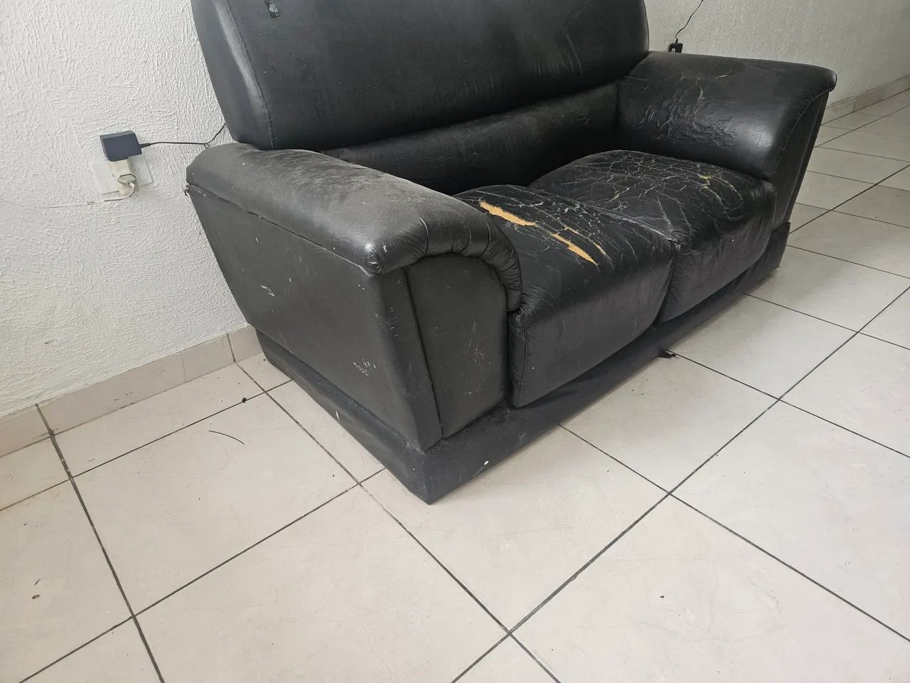 Vendo sofá c rasgos no precinho pra buscar!!