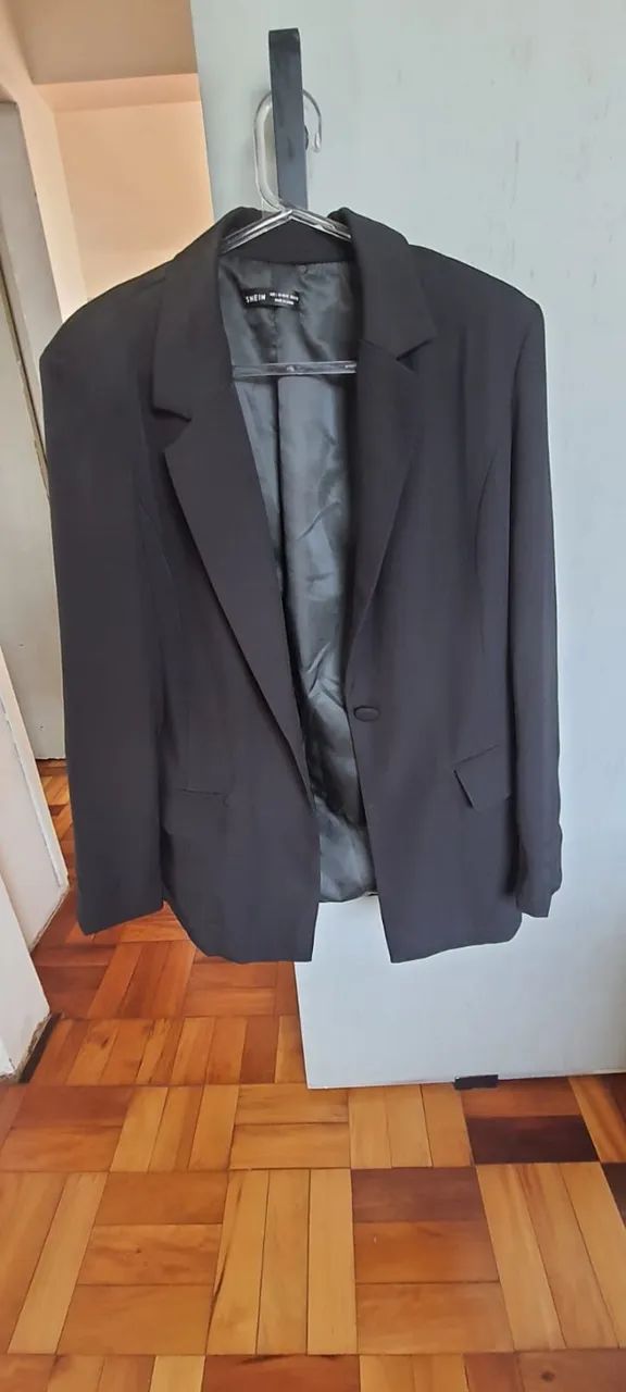 Blazer preto tamanho G, com ombreira.  - Foto 3
