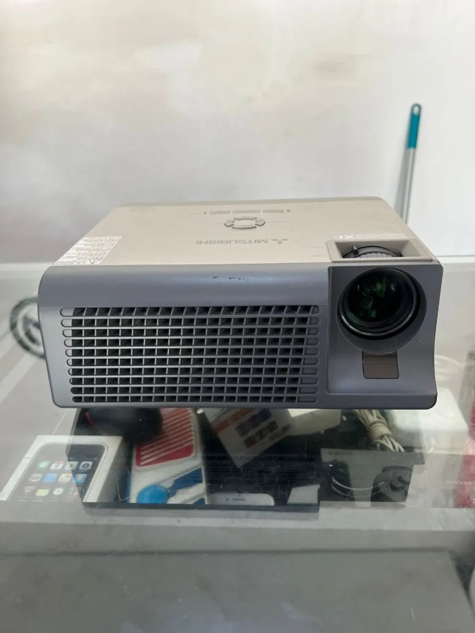 Retro projetor Mitsubishi XD206U