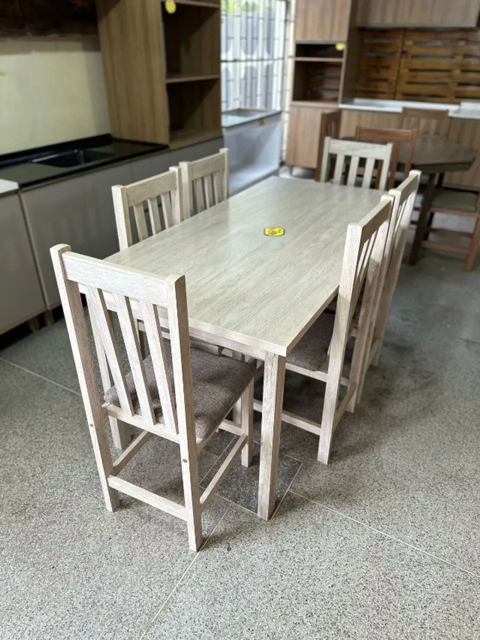 Mesa com 6 cadeiras em madeira eucalipto  - Foto 4